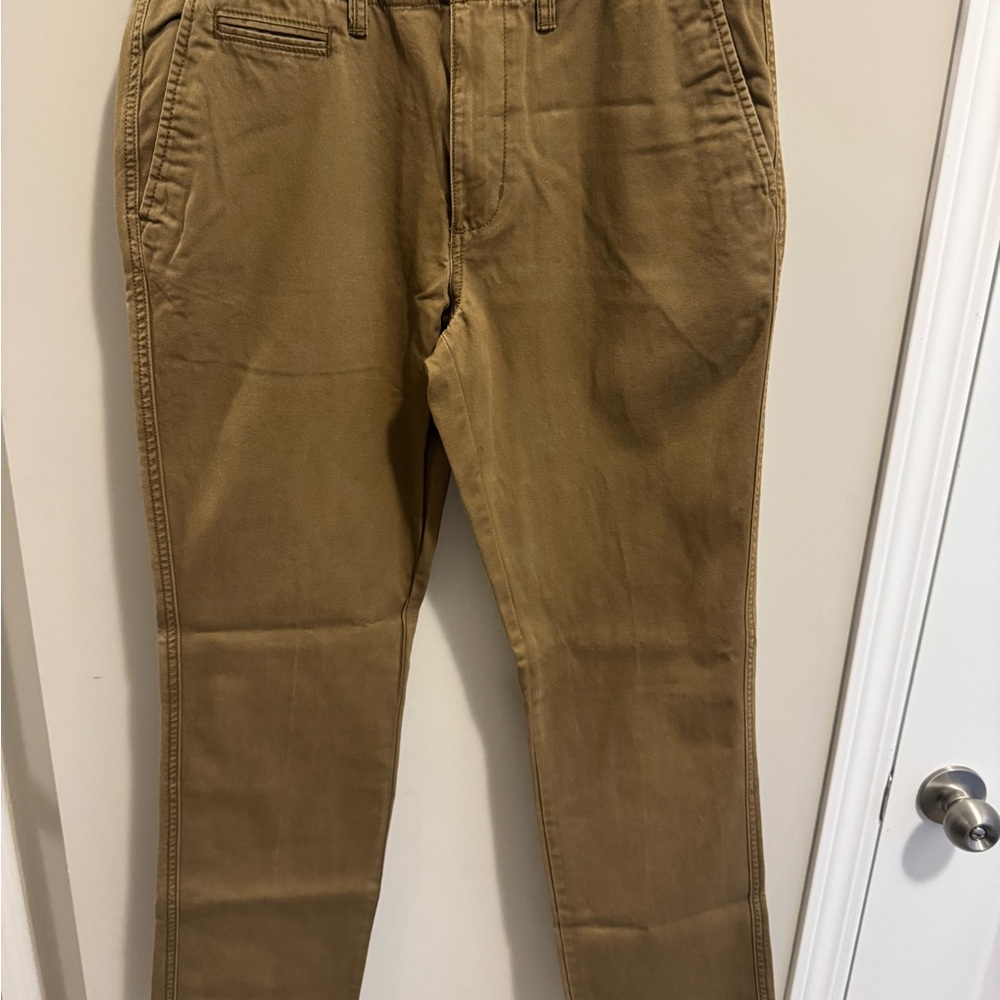 Old Navy Men’s Size 32 Tan Chinos Classic Straight-Leg